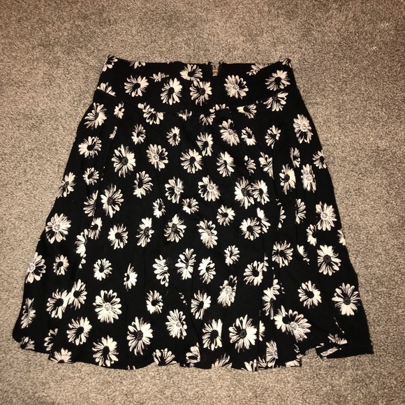 Divided daisy skirt - Picture 2 of 3
